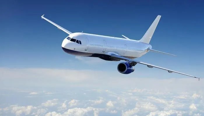 شجار عنيف يجبر طائرة بريطانية متجهة إلى مصر على الهبوط اضطرارياً في اليونان