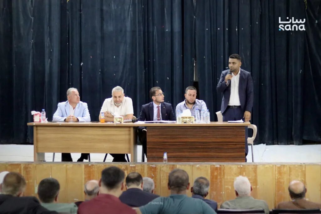 الأAtareb: المرشحون لمجلس الشعب يستعرضون برامجهم في لقاء تعريفي