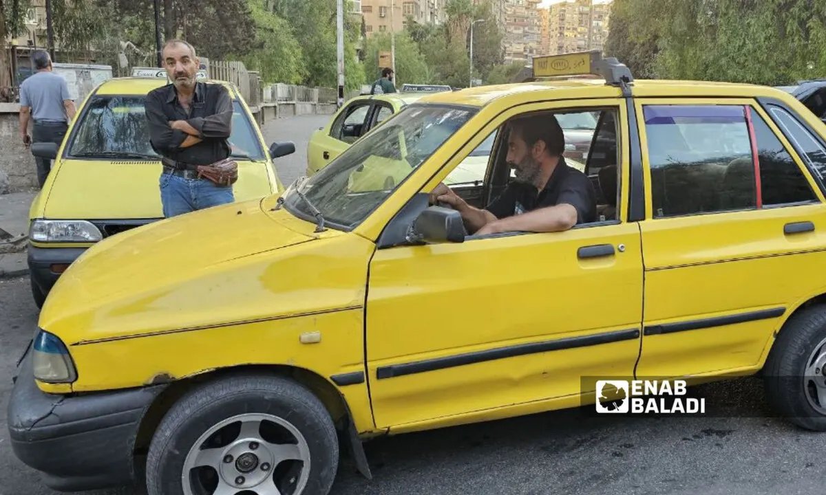 تدهور سيارات الأجرة في دمشق: معاناة السائقين وبحث المواطنين عن عدّاد