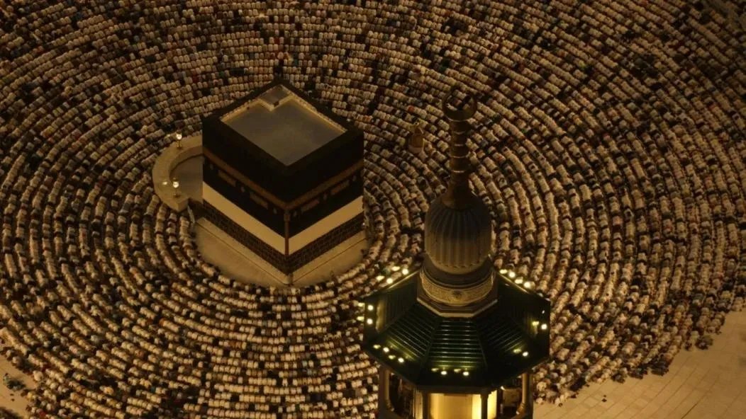 السعودية تفتح أبواب العمرة لحاملي جميع التأشيرات وتطلق منصة "نسك عمرة" لتسهيل المناسك