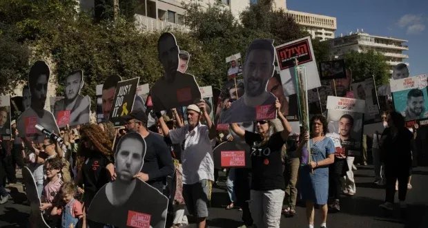 غزة تحت القصف المستمر وإسرائيل وحماس تبحثان خطة ترمب لوقف إطلاق النار