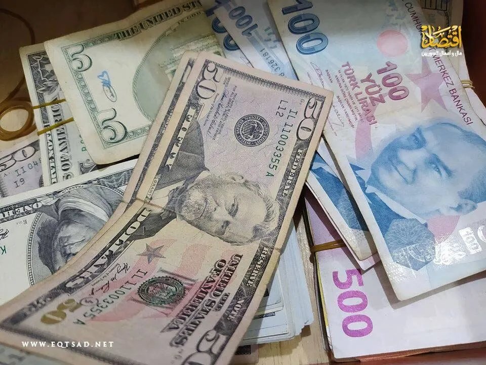 استقرار نسبي للدولار في السوق السوداء السورية: نظرة على أسعار الصرف الرئيسية مساء الثلاثاء