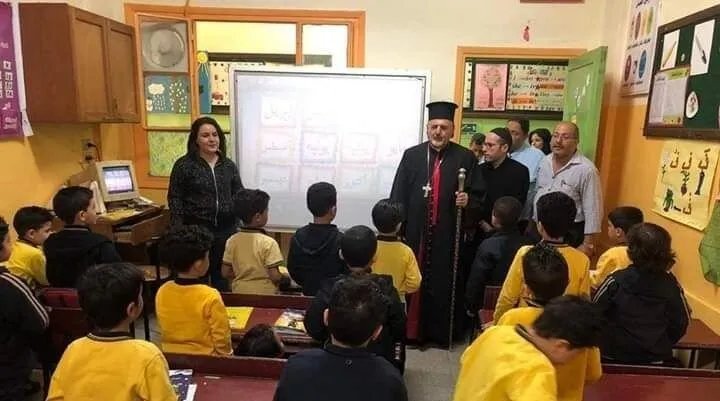 الأبرشية الأرثوذكسية تتصدى لمحاولات قسد لفرض مناهجها الدراسية وسط رفض شعبي واسع