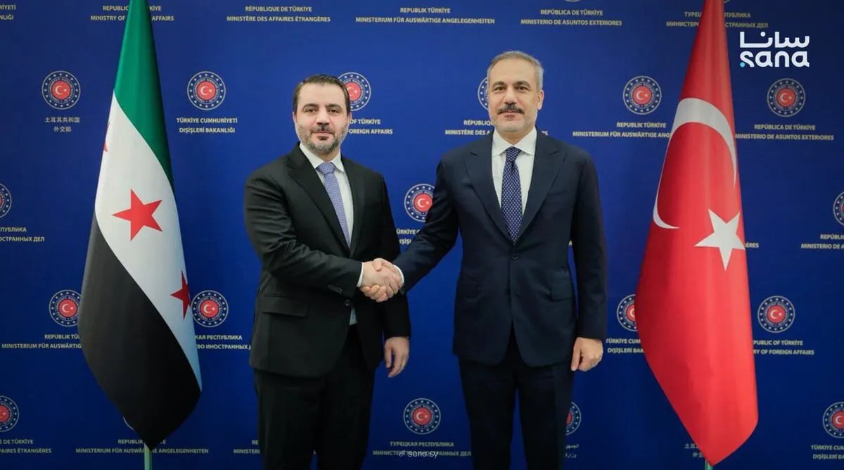 وزير الخارجية السوري يبحث مع نظيره التركي آخر التطورات الإقليمية في أنقرة