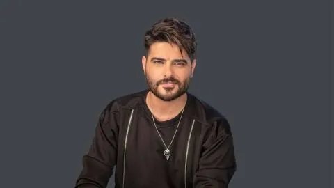 ناصيف زيتون يطلّ بلوك جديد وجريء بالتزامن مع إطلاق ألبومه "مني أنا"