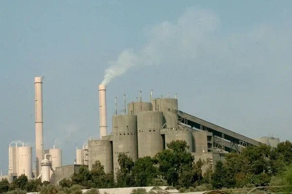 استثمار إماراتي ينعش معمل إسمنت طرطوس المتوقف ويعزز الإنتاج الصناعي السوري