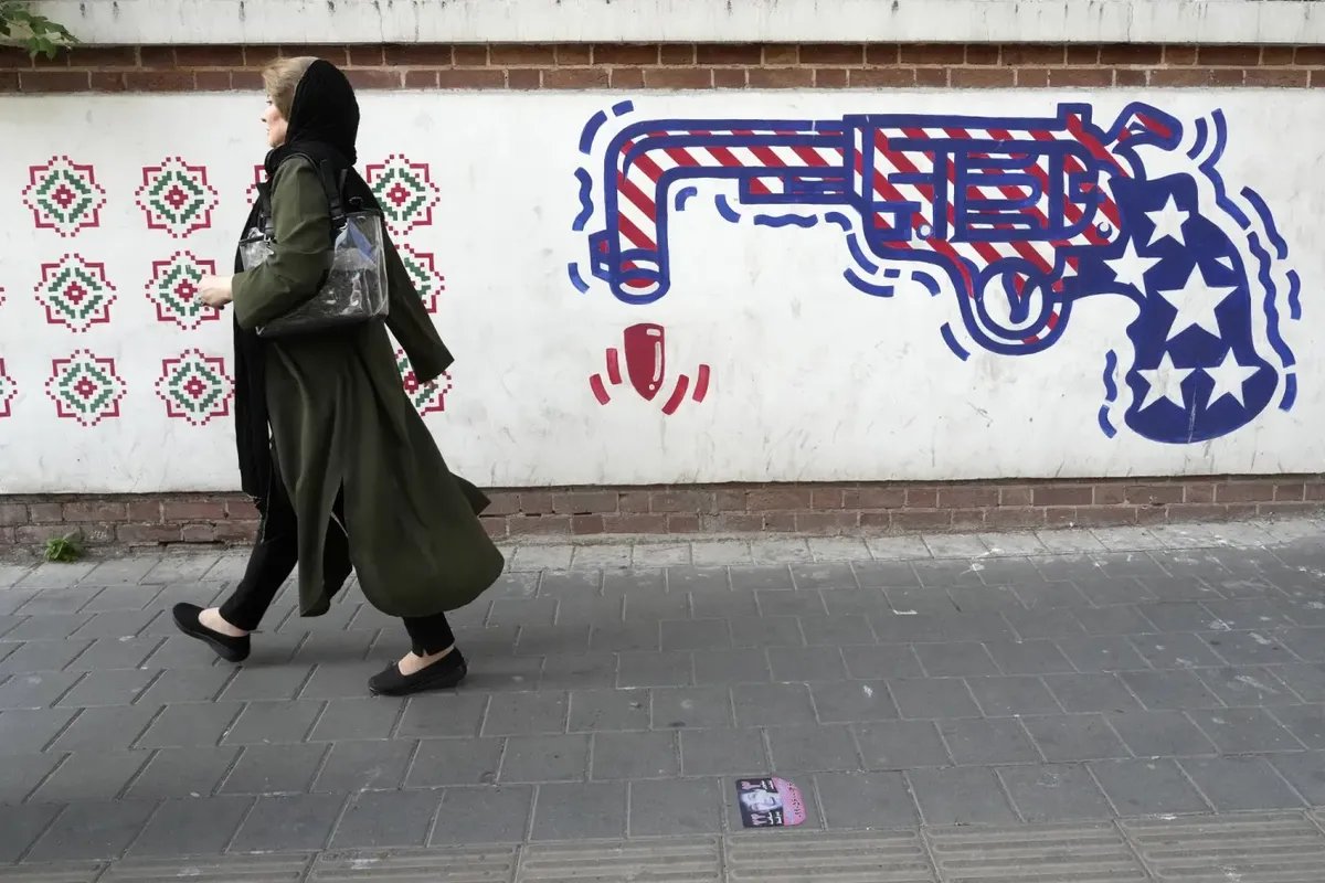 إيران بين خياري التفاوض وانتظار نهاية حقبة ترمب: مستقبل العلاقات الدولية على المحك