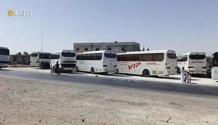 إعادة فتح طريق الرقة - حمص بعد أسبوع من الإغلاق وتخفيف معاناة المسافرين