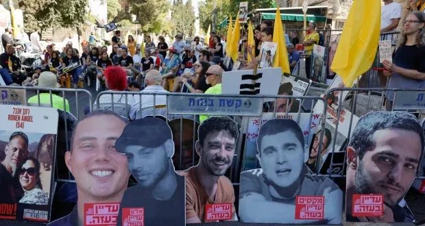 تطورات متسارعة: إسرائيل تعلن عن بدء إطلاق سراح الرهائن المحتجزين في غزة صباح الاثنين