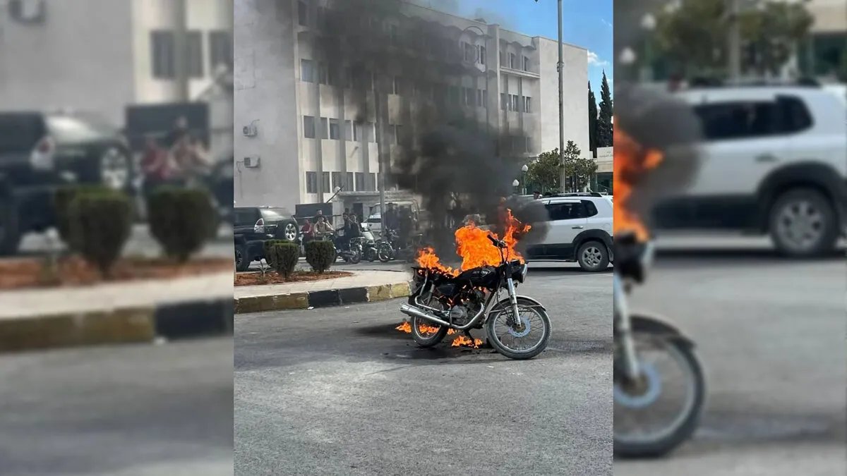 غضب في إدلب بسبب حملة مصادرة الدراجات النارية واحتجاجات تعم المدينة