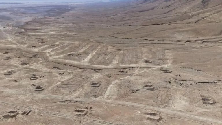 تحقيق رويترز يكشف: النظام السوري السابق نقل آلاف الجثث من مقبرة جماعية إلى موقع سري في ريف دمشق