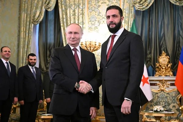الرئيس الشرع وبوتين يبحثان تعزيز العلاقات ومستقبل سوريا في موسكو