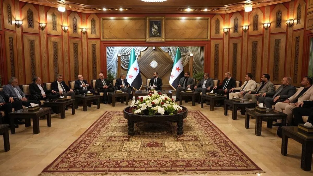 محافظ حلب يبحث مع الصناعيين المغتربين سبل تعزيز الاستثمار وتطوير البنية التحتية