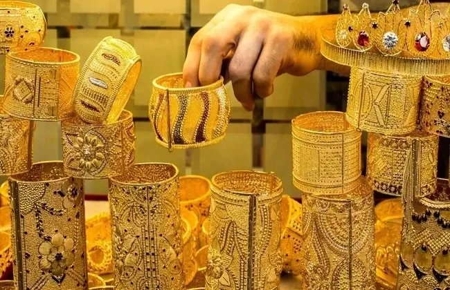 تراجع طفيف في أسعار الذهب بدمشق اليوم وسط تقلبات الليرة والدولار