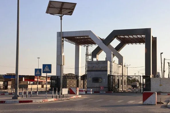 نتنياهو يوجه بإبقاء معبر رفح مغلقاً حتى إشعار آخر