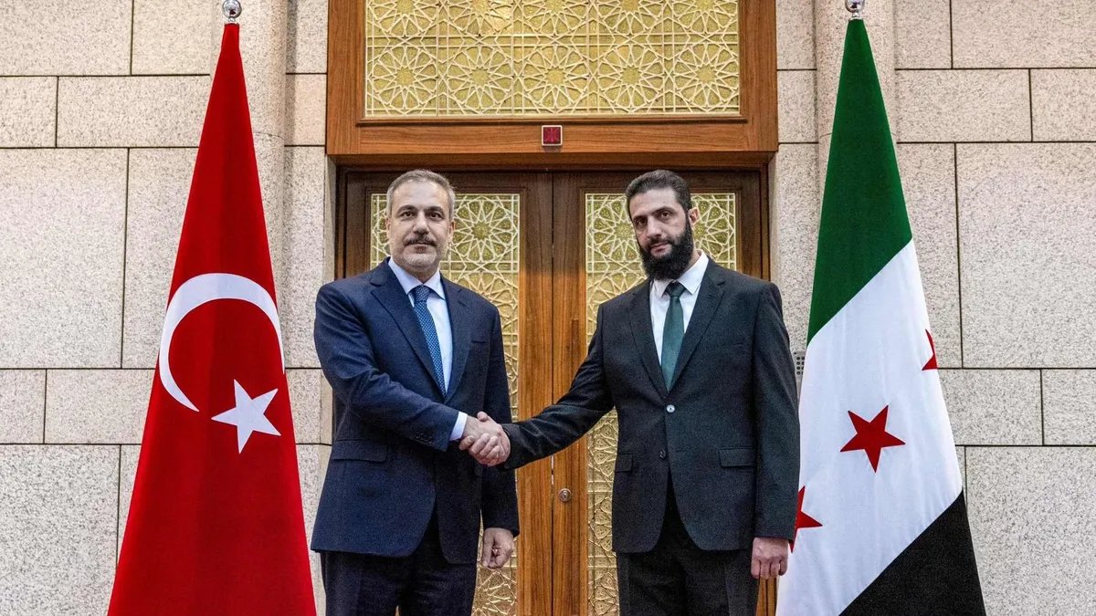 وزير الخارجية التركي يشيد بلقاء الشرع وبوتين ويؤكد على أهمية الحوار بين دمشق وموسكو