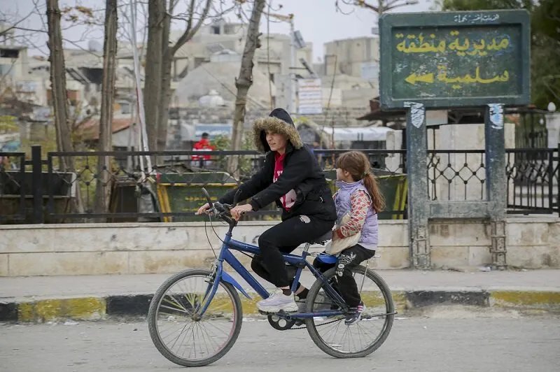 غضب في سلمية بسبب قرار نقل الحرفيين إلى المنطقة الصناعية: هل يهدد القرار سبل عيشهم؟