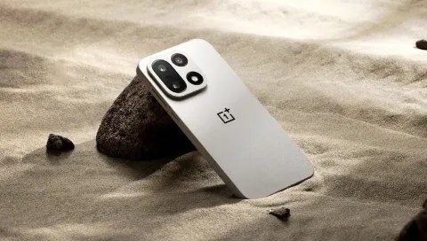 "OnePlus 15" يتربع على عرش الهواتف ببطارية جبارة وشحن فائق السرعة: الكشف عن التفاصيل