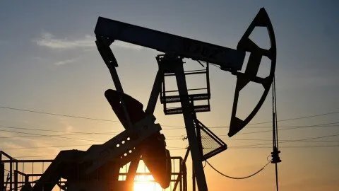 تصعيد الضغط على بوتين: عقوبات أمريكية وأوروبية تستهدف النفط الروسي وسط ترحيب أوكراني وتنديد موسكو