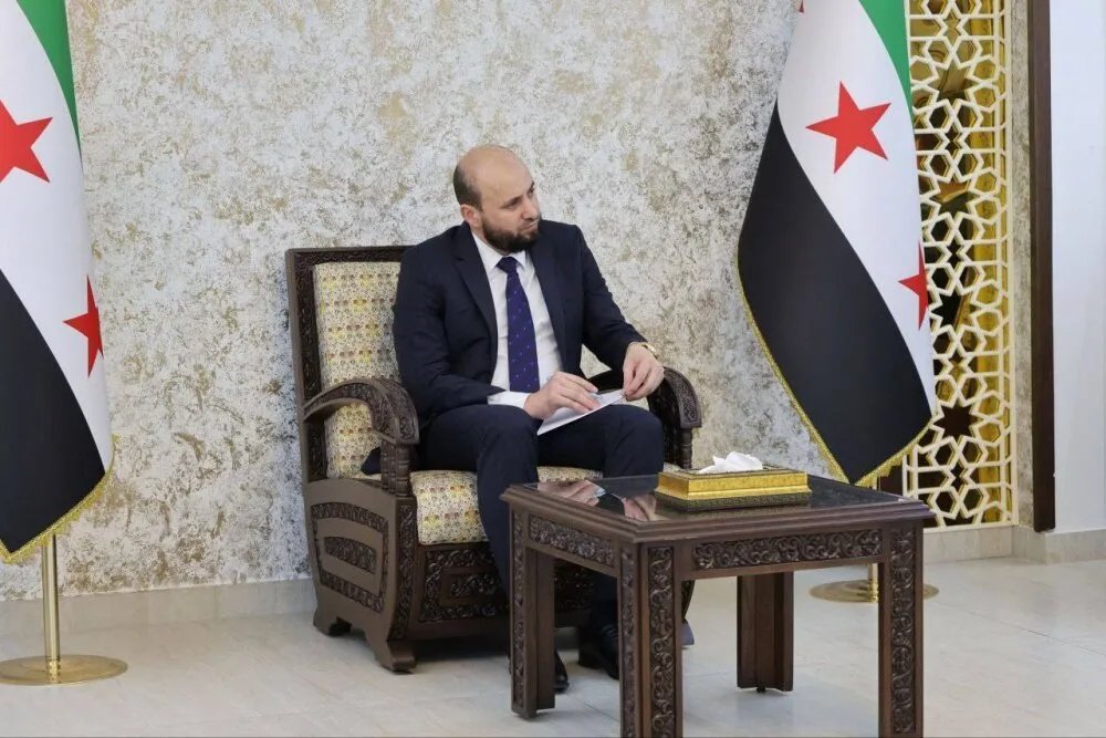 وزير الطاقة يرفض فصل 250 موظفاً ويطالب بأدلة قاطعة