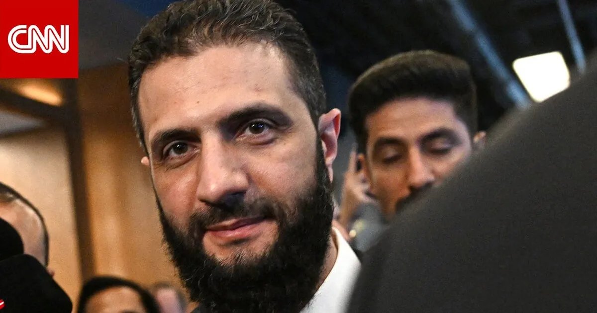 تفاعل واسع مع فيديو يظهر الرئيس السوري المؤقت الشرع وحيداً في صلاة الفجر