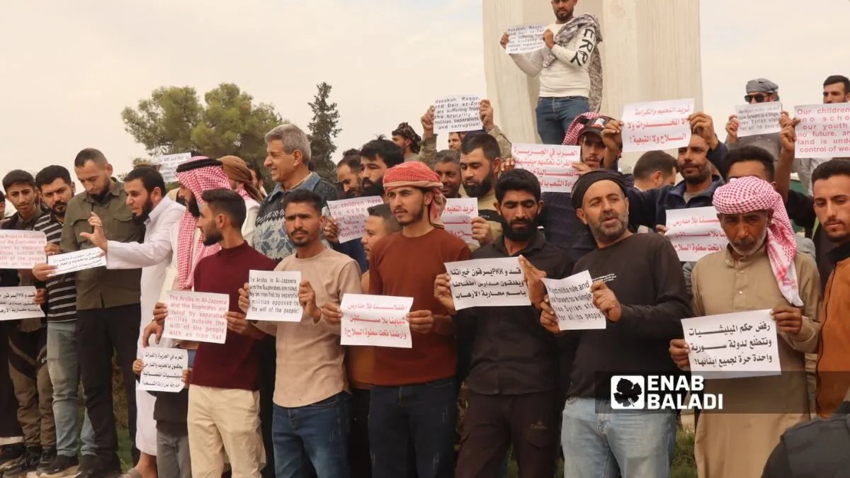 رأس العين: مهجّرون يحتجون للمطالبة بتفعيل اتفاق دمشق و"قسد" لعودة آمنة