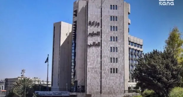وزارة التعليم العالي تتدخل لتسهيل نقل الطلاب في جامعة الفرات بعد شكاوى