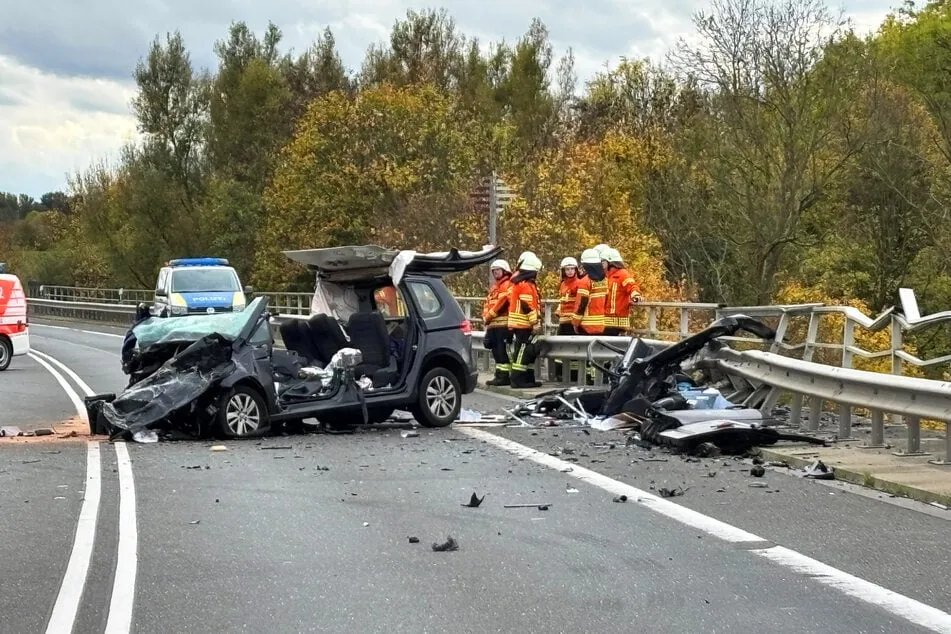 مأساة على طريق A4 في ألمانيا: مصرع ثلاثة أشخاص في حادث سقوط سيارة بقناة ميتيللاند