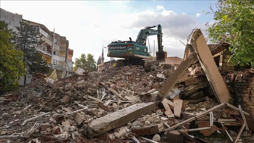 زلزال باليكسير: وزير الداخلية التركي يؤكد عدم وجود خسائر بشرية