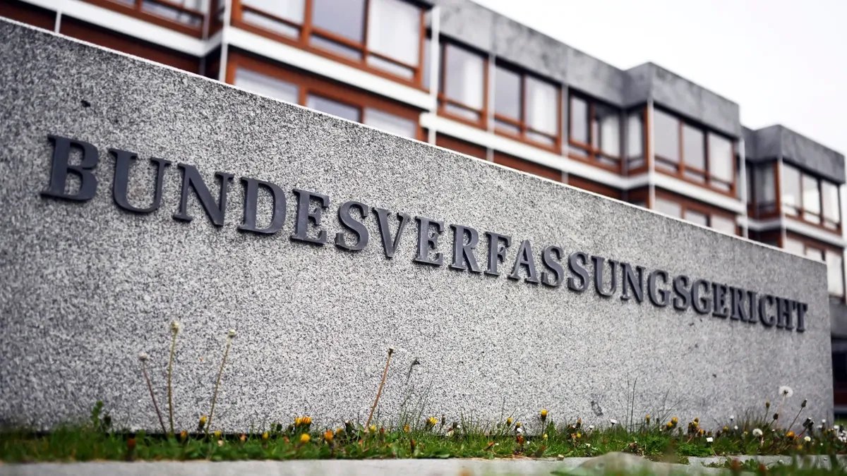 ألمانيا: المحكمة الدستورية تنتقد احتجاز طالبي الترحيل قبل صدور قرار قضائي