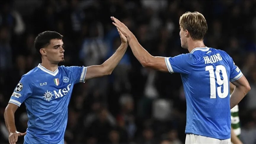 نابولي يعزز صدارته للدوري الإيطالي بفوز صعب على ليتشي