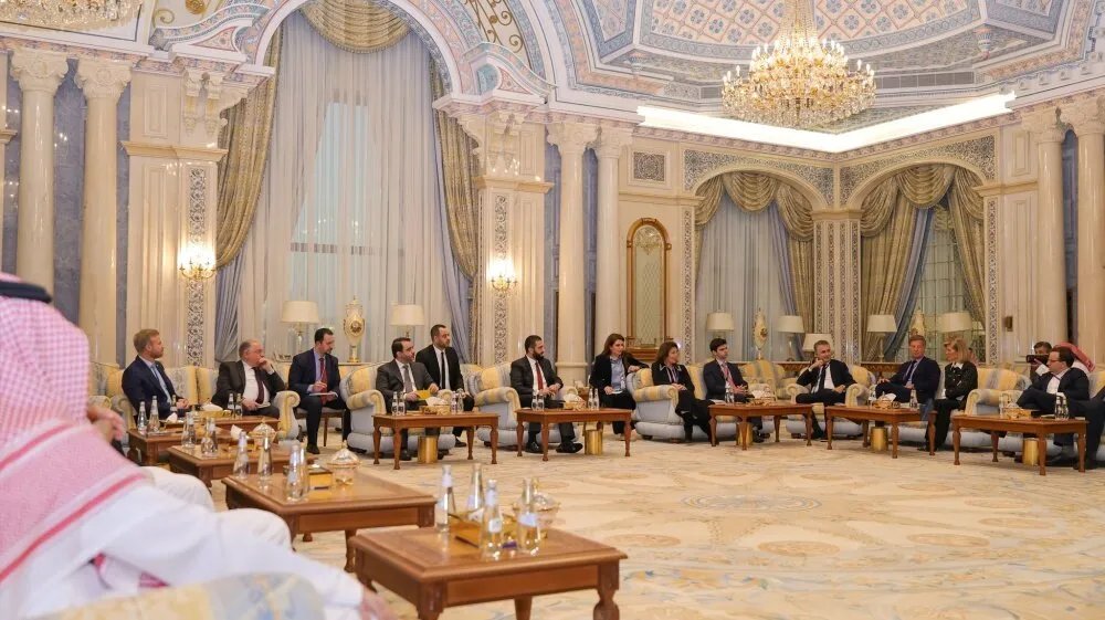 الرئيس الشرع يبحث فرص الاستثمار في سوريا مع مستثمرين دوليين بالرياض