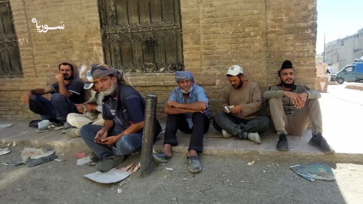 عمال الرقة يصارعون الغلاء: قصة معاناة بين تدني الأجور وارتفاع الأسعار