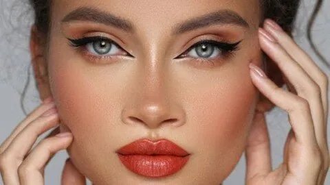 دليل شامل: خطوات بسيطة لتكبير العيون الصغيرة بالمكياج بأسلوب احترافي