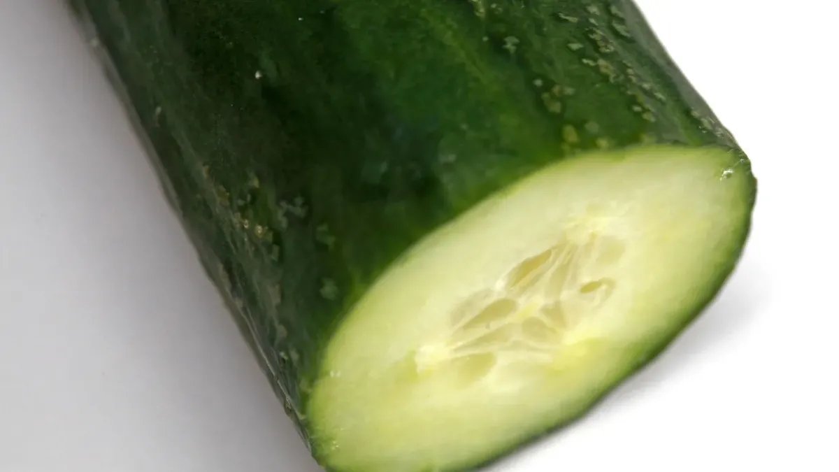 عملية نصب غريبة في ألمانيا: سيدة تدفع 3300 يورو مقابل عملة ذهبية وتستلم "خيارًا"!