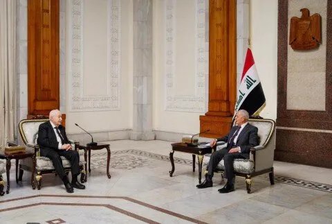 تكريم رفيع: رئيس العراق يمنح الدكتور طلال أبوغزاله درع مسلة حمورابي