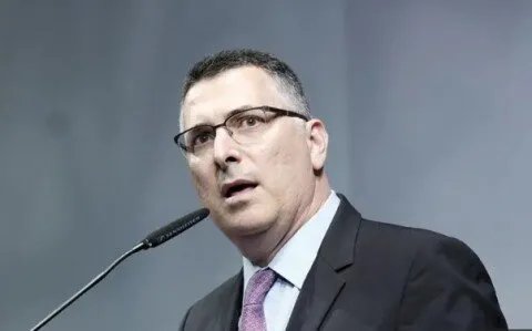 وزير الخارجية الإسرائيلي يحذر من جهود حزب الله ويعلن عزمه على توسيع التطبيع