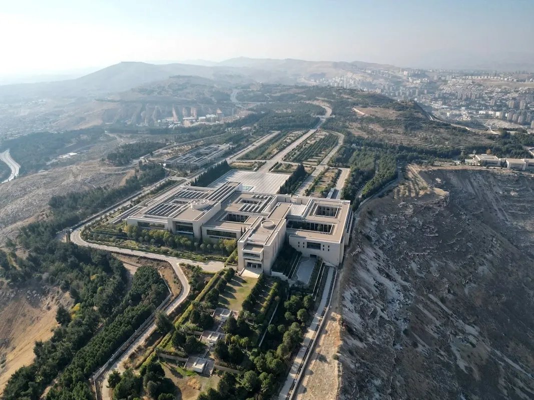 قرار حكومي تاريخي: إلزام جميع مؤسسات الدولة السورية بدفع فواتير الكهرباء، بما في ذلك القصر الجمهوري