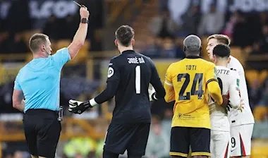 تشيلسي تحت خطر البطاقات الحمراء: هل يصبح ديربي لندن نقطة تحول؟