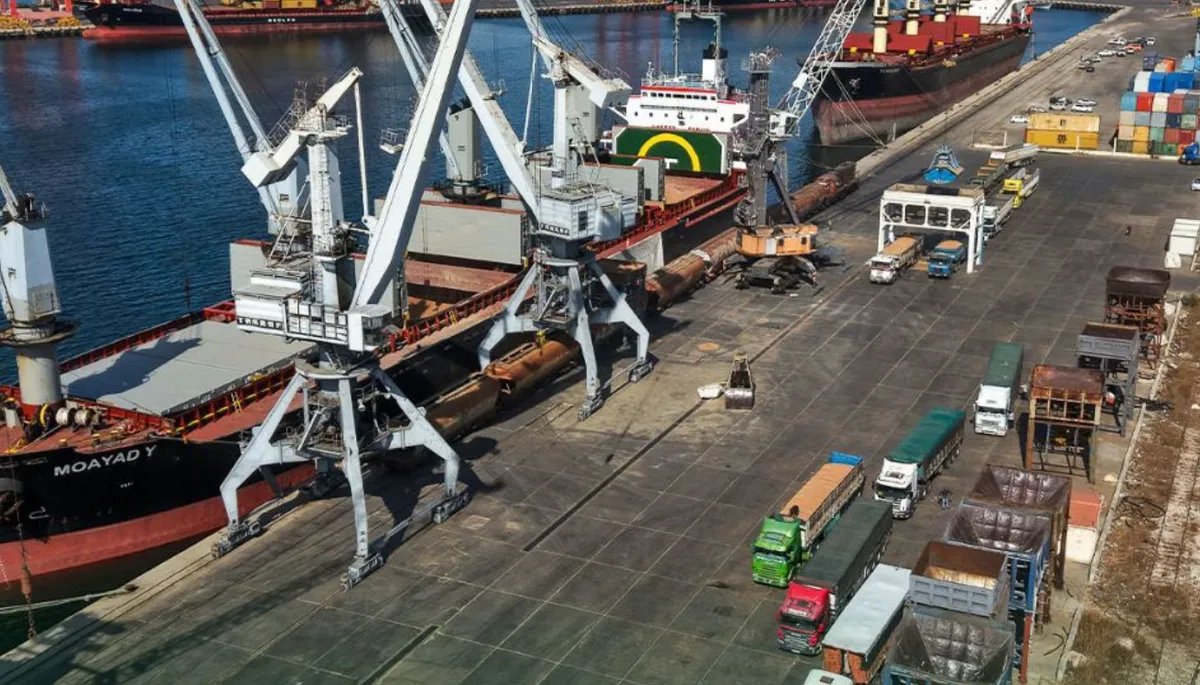 وصول شحنة قمح أوكرانية ضخمة إلى مرفأ اللاذقية لتعزيز الأمن الغذائي في سوريا