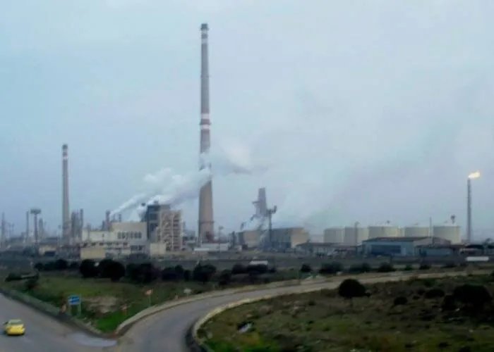 قرار يثير التساؤلات: تعيين أخصائي علم نفس مديراً للخدمات في مصفاة حمص