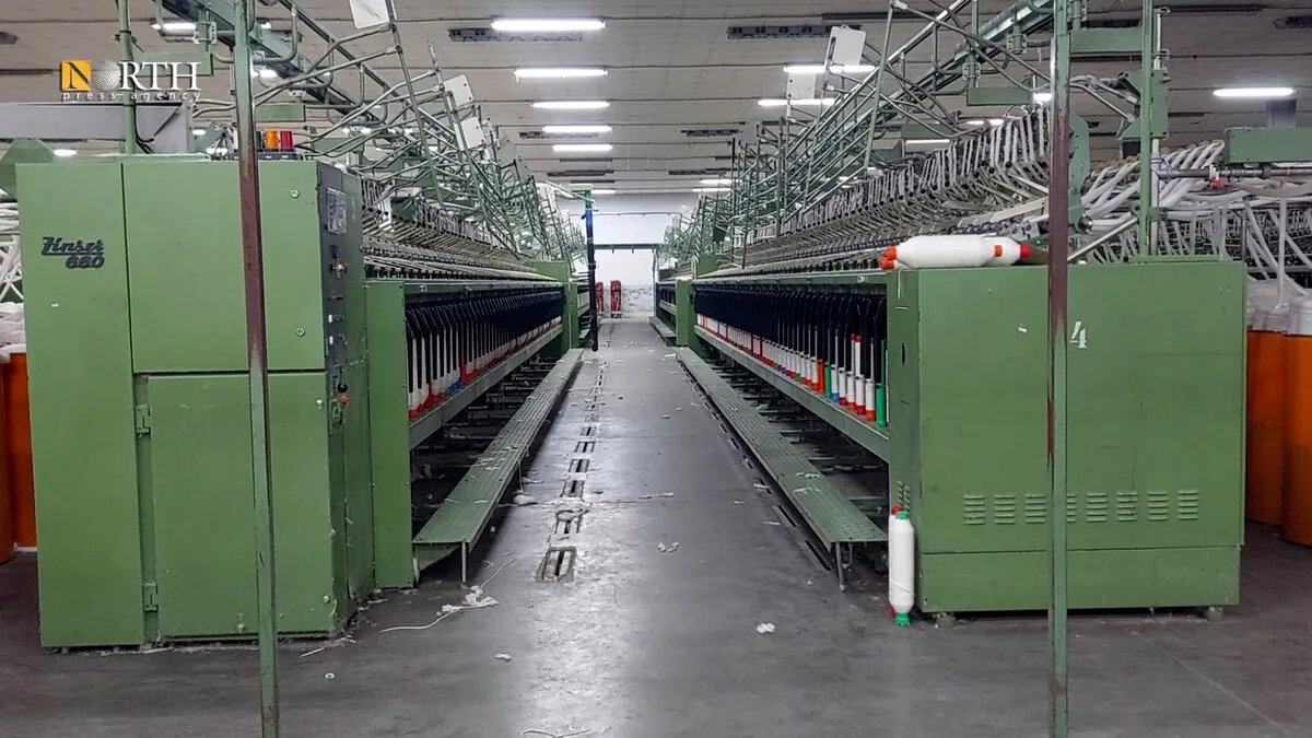 معمل الغزل والنسيج في اللاذقية: ديون خانقة وشكاوى عمال تهدد مستقبل الصرح الصناعي