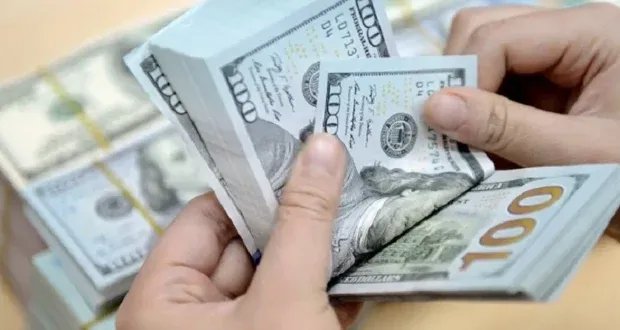 تراجع الثقة بالاقتصاد الأمريكي: الدولار يهبط لأدنى مستوى في 3 سنوات