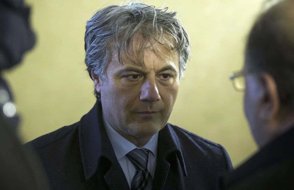 أسرار رحلة مناف طلاس إلى فرنسا: تفاصيل يكشفها أشرف ريفي