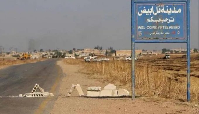 زيارة تاريخية: وفد حكومي سوري يتفقد الأوضاع في تل أبيض بعد سنوات من الغياب