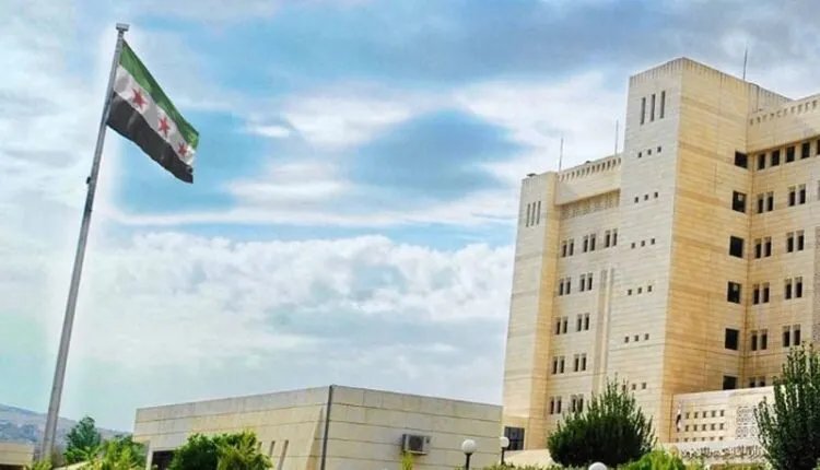 مصدر في الخارجية السورية ينفي تقارير رويترز حول قواعد أمريكية في سوريا