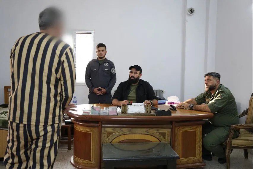 في حمص: القبض على محتال جمع 600 ألف دولار بانتحال صفة موظف دولي