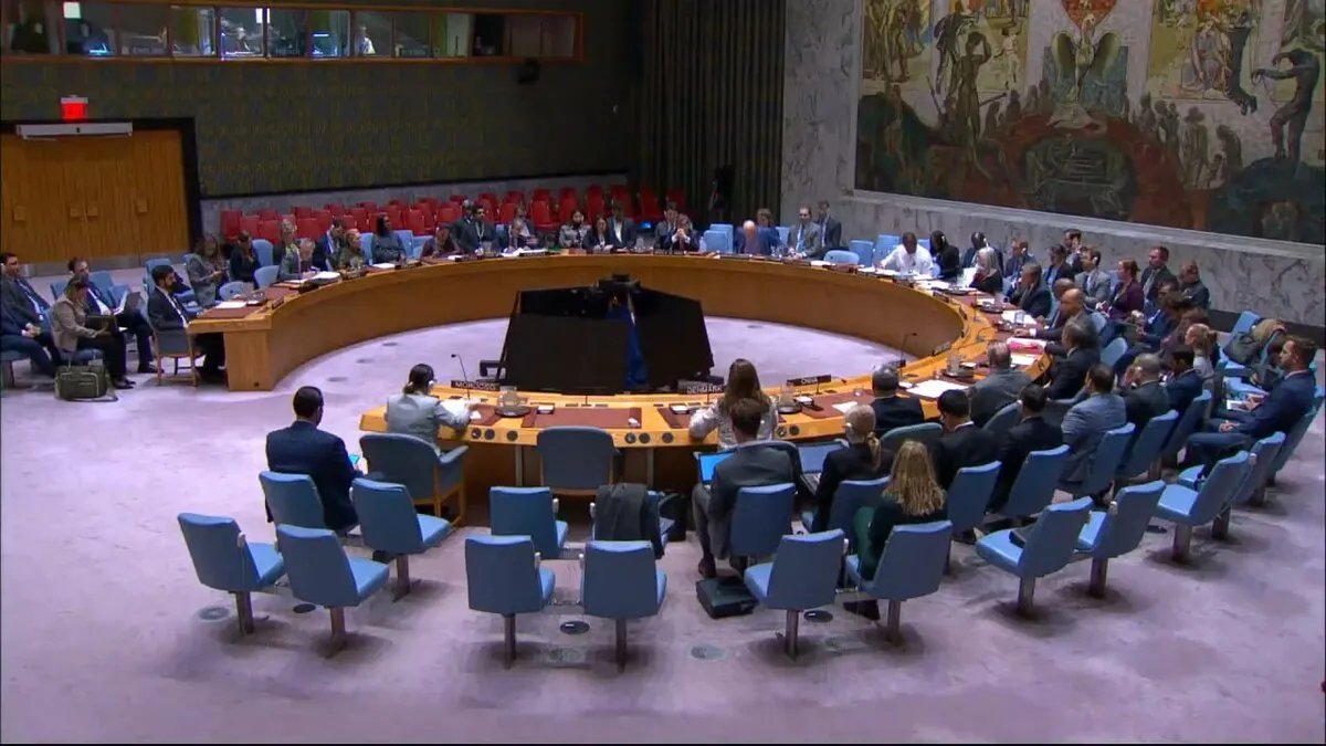 مجلس الأمن يرفع اسم الرئيس الشرع من قائمة العقوبات الدولية: خطوة نحو تعزيز الثقة بسوريا