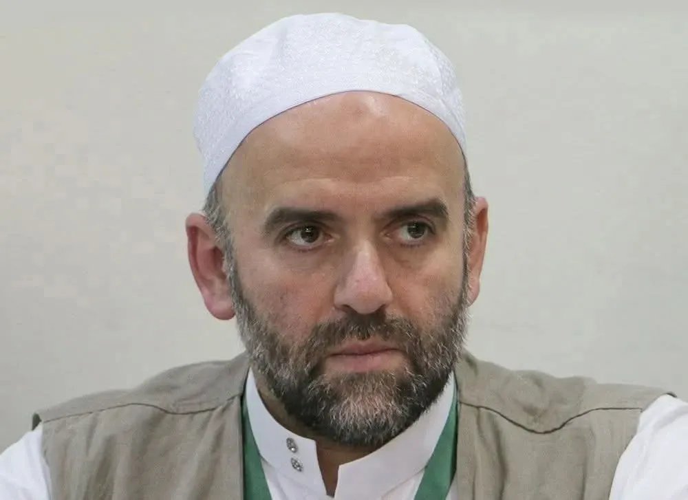 مدير أوقاف دمشق يطالب بإلغاء تخصيص مثير للجدل لضريح عائلة فرفور في جامع الشيخ أرسلان