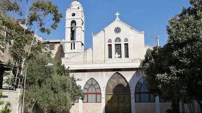 غضب واستنكار واسع إثر الاعتداء على كنيسة القديس كيرلس في حي القصاع بدمشق